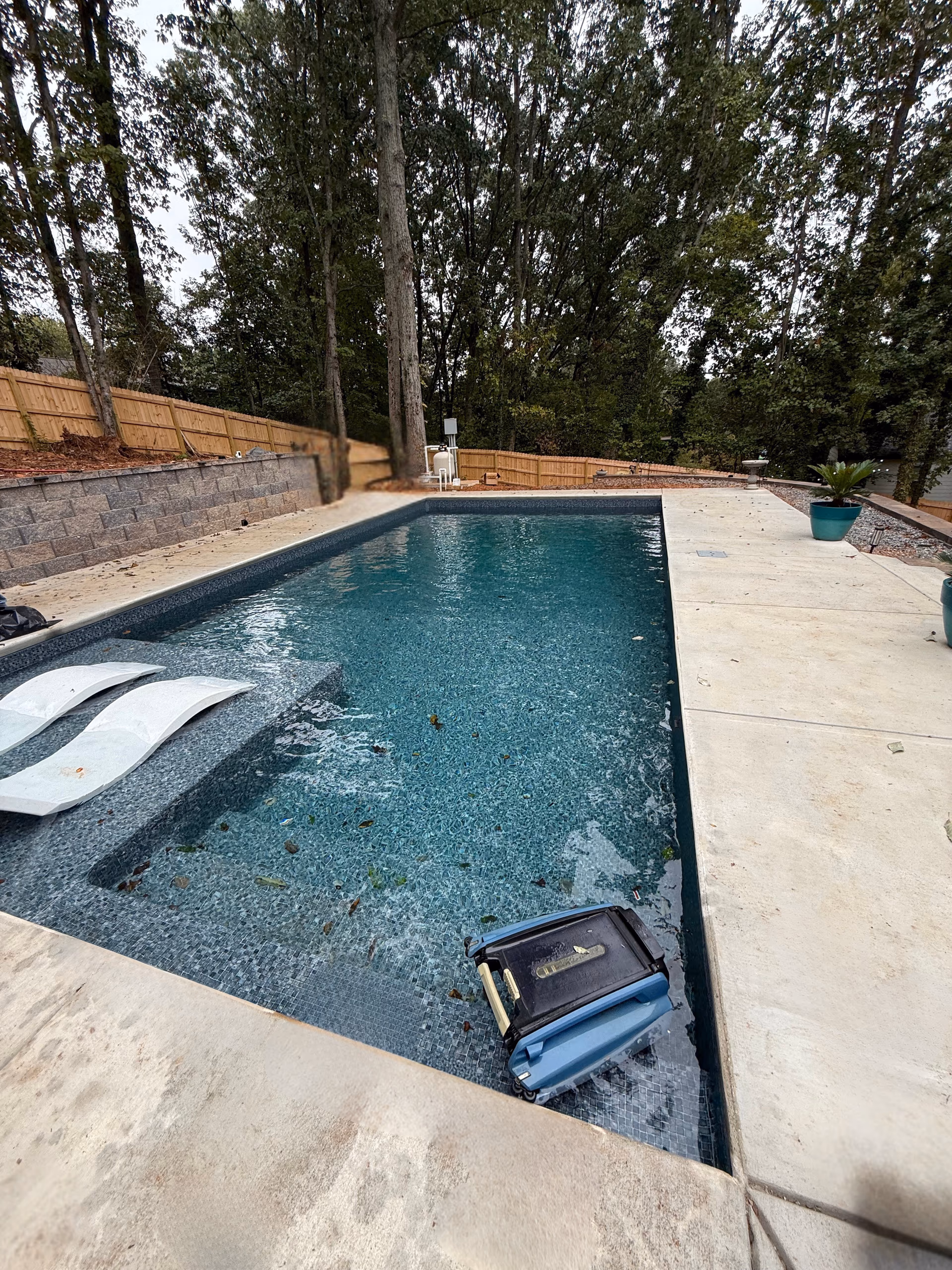 Designing Pool Features That Fit Your Backyard